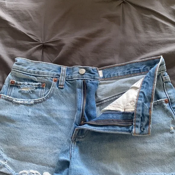 Abercrombie & Fitch Distressed Boyfriend Short - Size 4 Curve Love - Picture 3 of 4